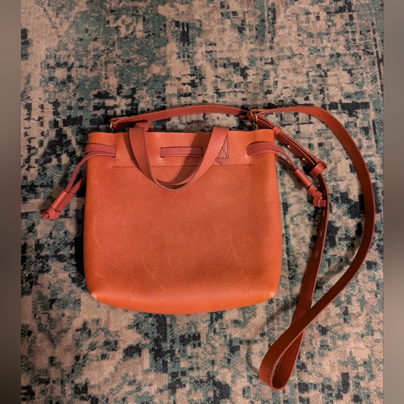 Madewell Small Drawstring Transport Leather Crossbody - Antique Rose ๐น - Picture 7 of 16